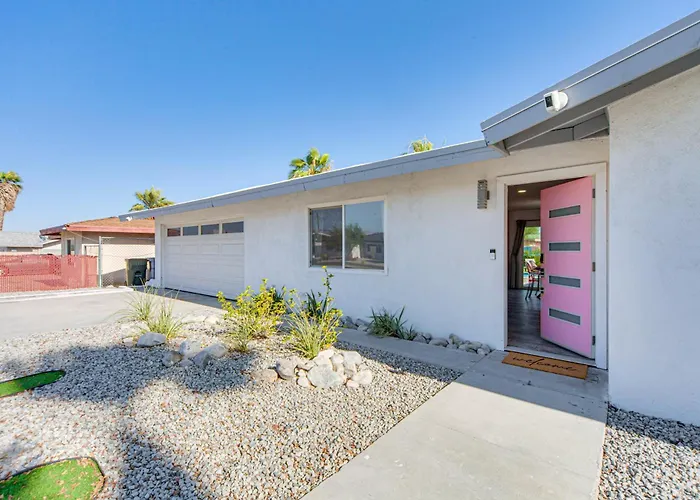 Outdoor Oasis With Pool Pink Palm Springs Paradise!