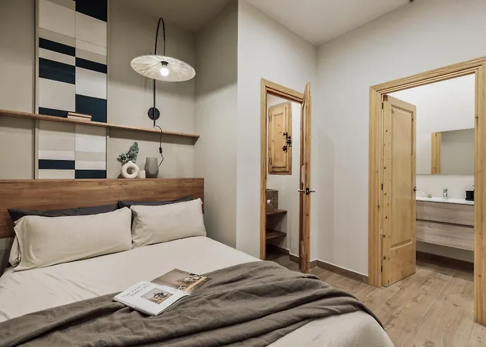 Ada - 2 Bedrooms And Balcony In Eixample Dreta Barcelona