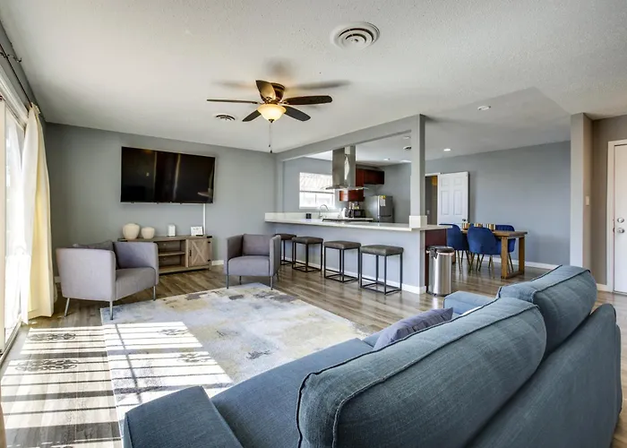 Pet-Friendly Las Vegas Home With Pool 2 Mi To Strip