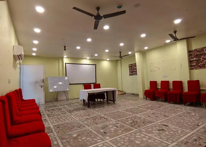 Hotel Swarna Palace Varanasi