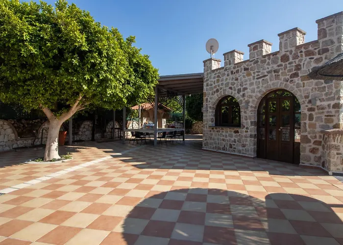 Casa Loma Rhodes - Pool Vila,Private Bar,Organic Garden,Near Airport Ialysos 