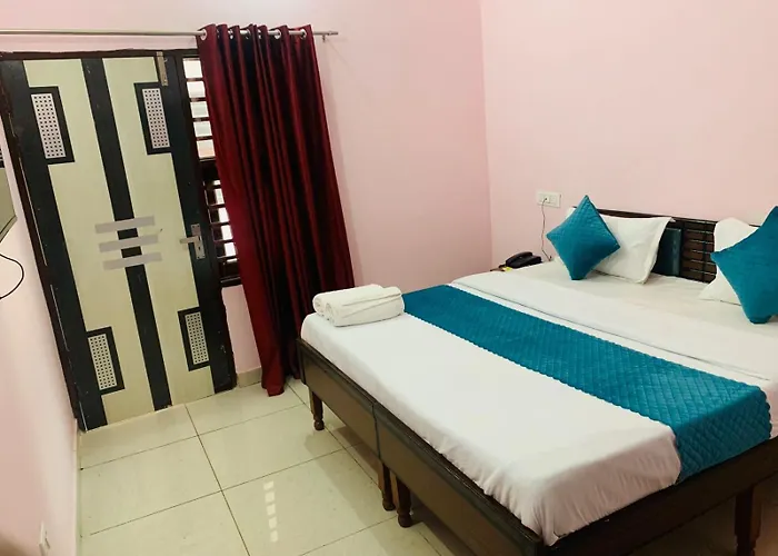 Mahadev Hotel !! Near Chandigarh Int'L Airport !