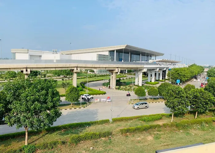 Mahadev Hotel !! Near Chandigarh Int'L Airport !