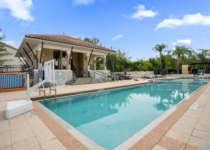 Cozy & Elegant 4Br Enchanted Townhouse - 1 Mile To Disney With Resort Pool, Gym, & Jacuzzi Orlando