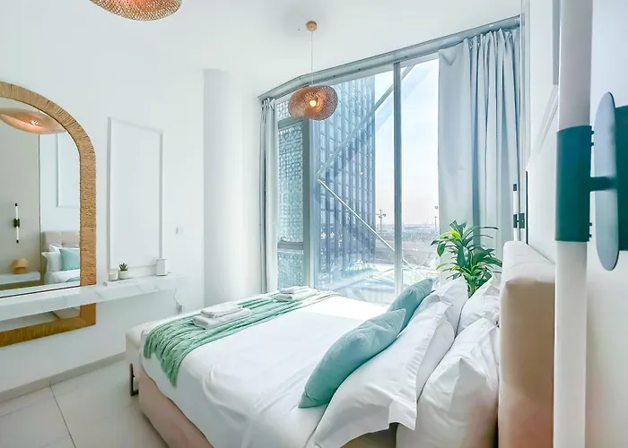 Amazing Roof Top Pool In Nice 1 Bhk Flat In Marina Dubai