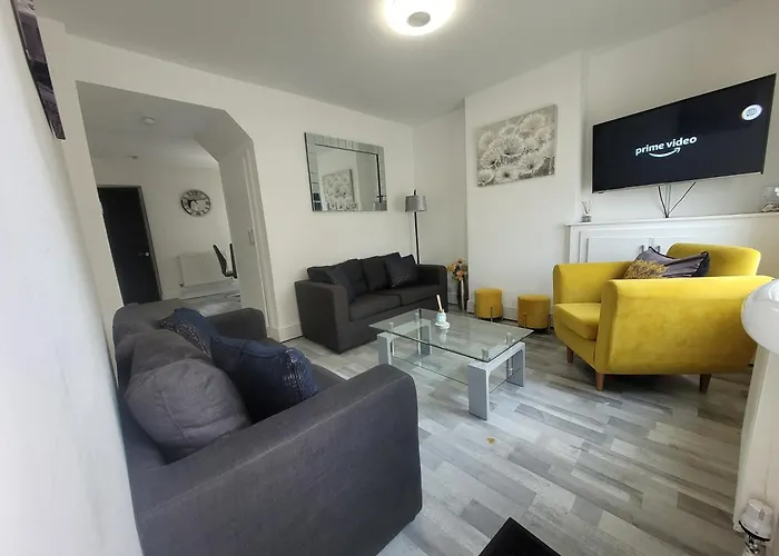 Ipswich 2-Bed Home Near Marina & Town - Free Parking