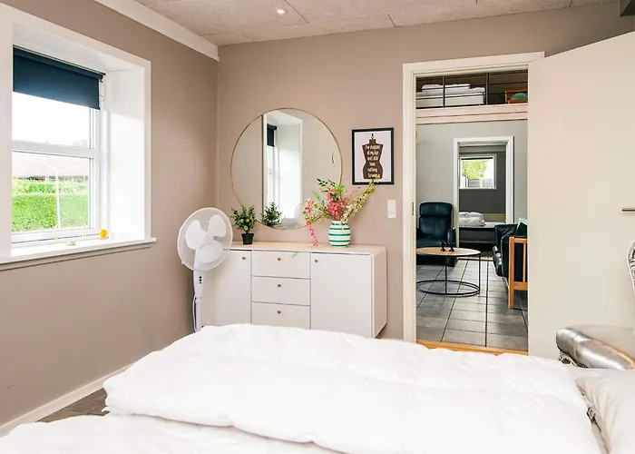 4 Star Holiday Home In Henne Henne Strand