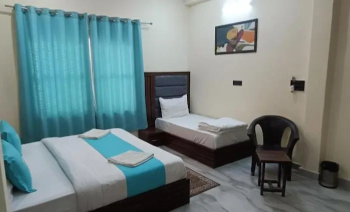 Hotel Glasswood Mathura