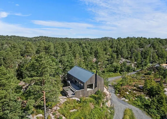 Architect-Designed Cabin By The Sea In Akvag Risør