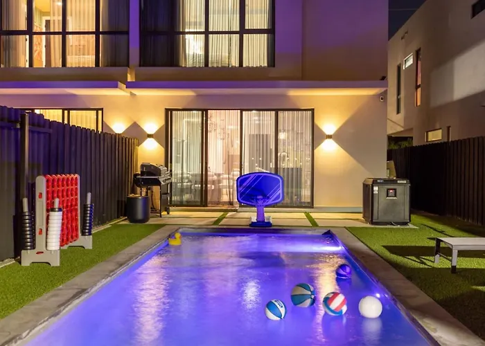 Parisian Vibe In Design District Miami With Private Pool Bbq Spacious Backyard
