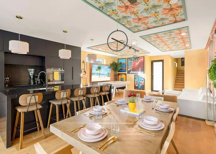 3Br Vibrant Havana Villa In Miami, Pool, Grill, Backyard