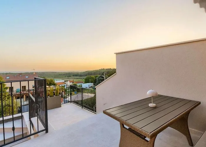 Villa In Mugeba With Swimming Pool