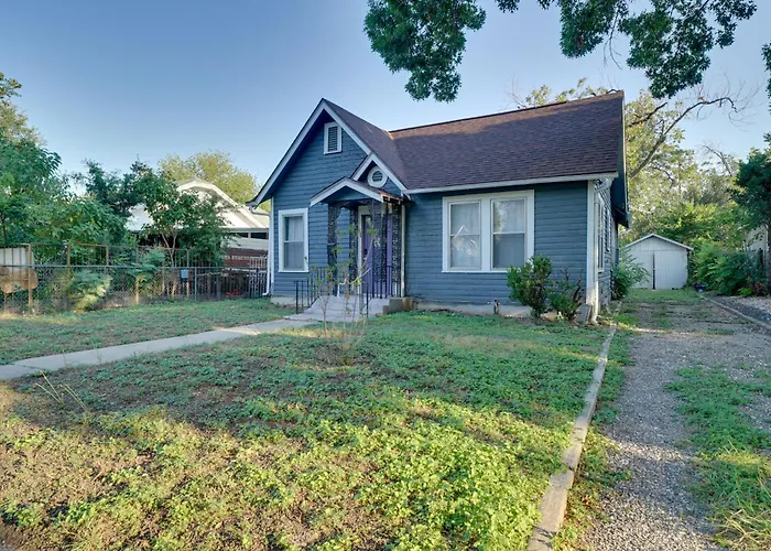 4 Mi To Downtown! Cozy Bungalow In San Antonio