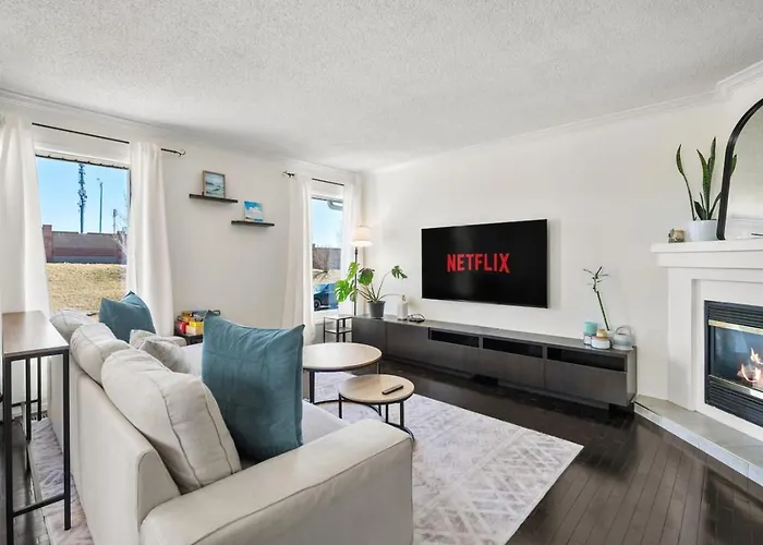 Cozy Modern Pet Friendly Homes YYC