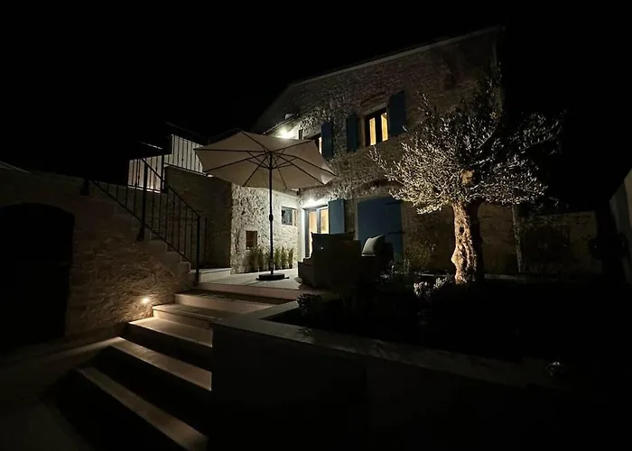 Villa In Mugeba With Swimming Pool