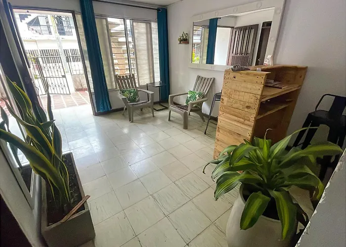 Bau 420 Hostal Cali
