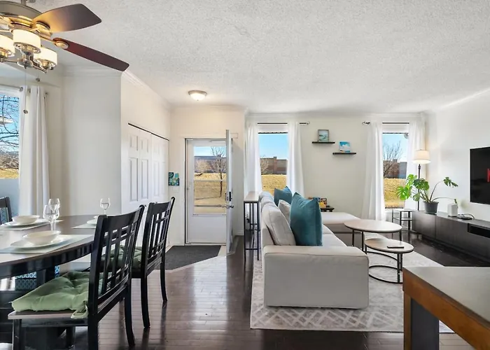 Cozy Modern Pet Friendly Homes YYC