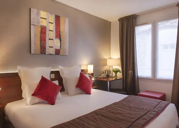Hotel Izzy Issy-les-Moulineaux