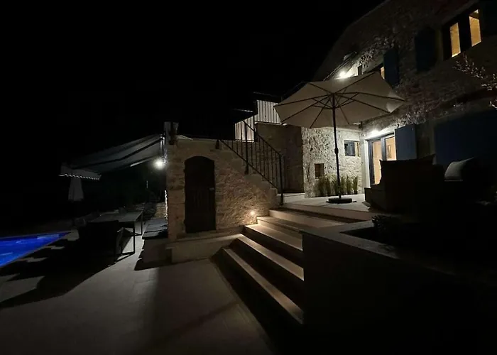 Villa In Mugeba With Swimming Pool