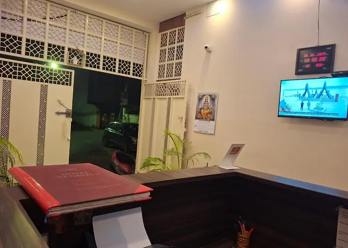 Shri Niwaas Varanasi -Foreigners Friendly, Parking-On-Site Available, Near To Temple, Dashashwamedh Ghat And Nearby Attractions