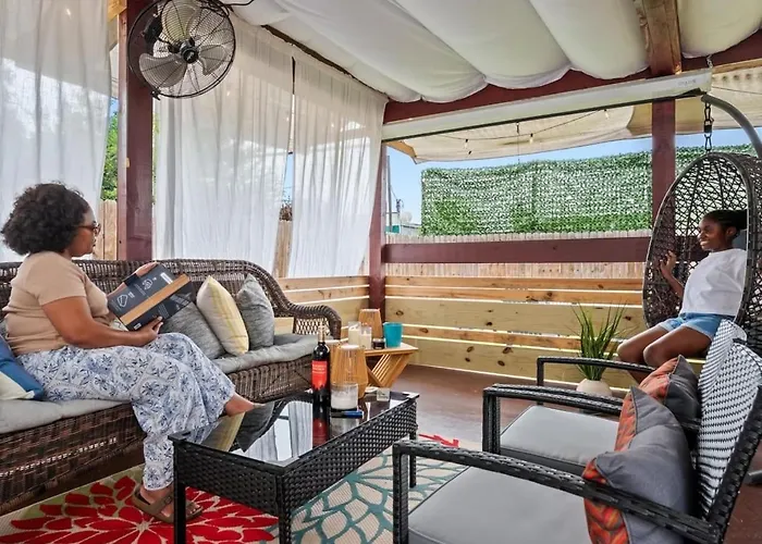 Houston Family Home With Gazebo, Fire Pit And Free Parking ,Near Downtown