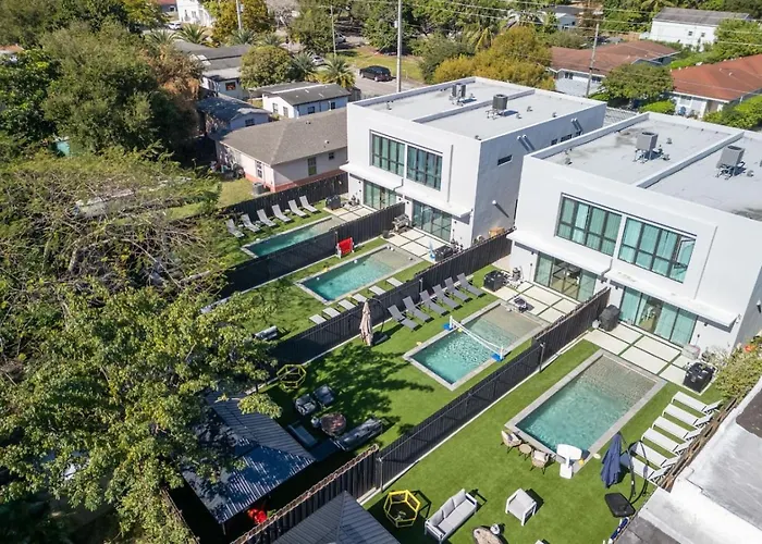 Parisian Vibe In Design District Miami With Private Pool Bbq Spacious Backyard