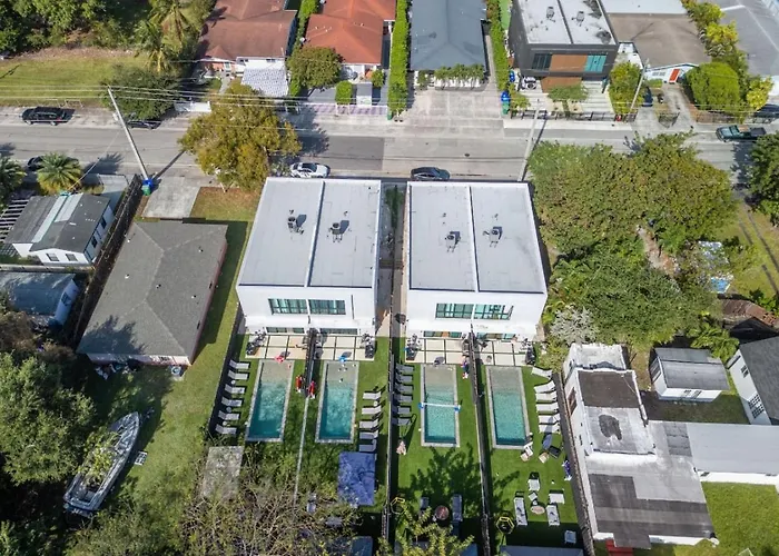 3Br Vibrant Havana Villa In Miami, Pool, Grill, Backyard