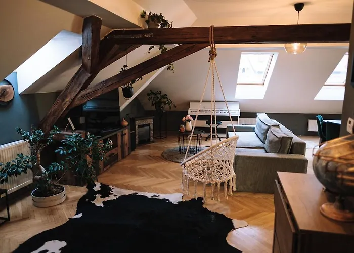 Charming Attic Apartment In The Heart Of Prag