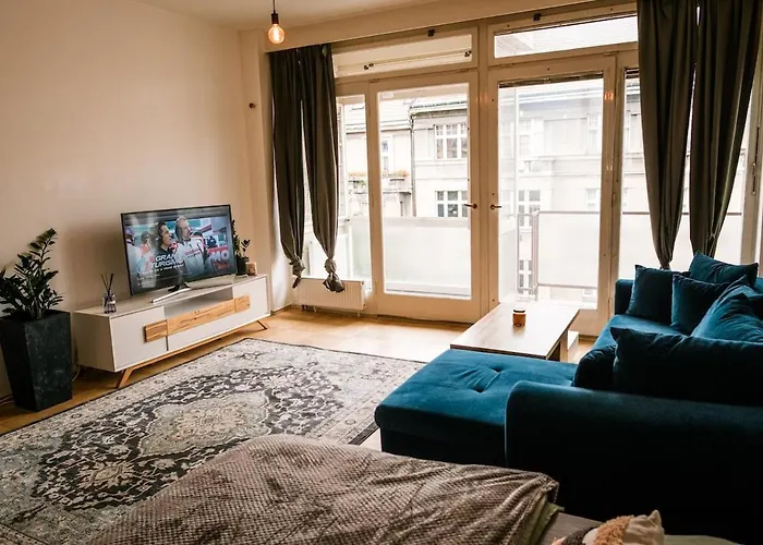 Bright 120M Apartment 2Br Balconies Near Castle Prag