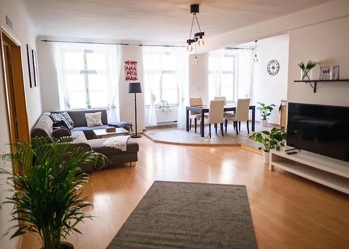 Spacious 8-Person Apartment In The Heart Of Prag