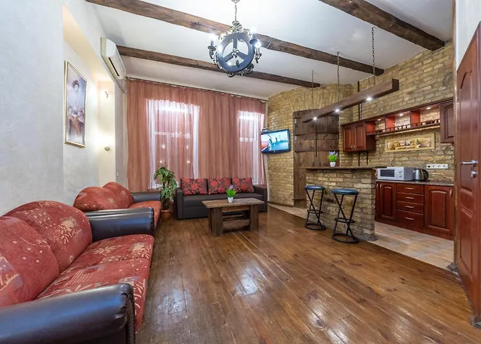 Baroque-Style Apartment In The Heart Of Kiew