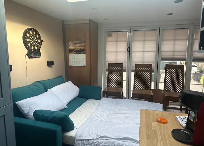 Studio - Sleeps 2 - Parking - Wifi London