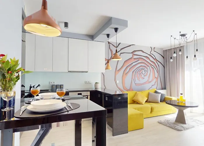 Golden Hour Rose - Kurkowa 14 Residence Breslau