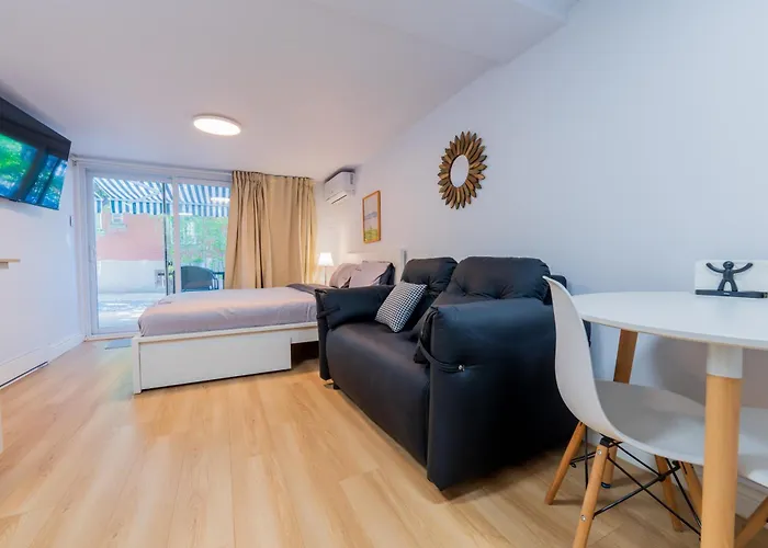 Renovated Studio W Parking Queen Bed And Sofa Bed Montréal