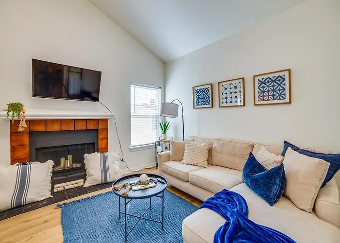 3 Mi To Downtown Dallas Sleek Condo With Patio