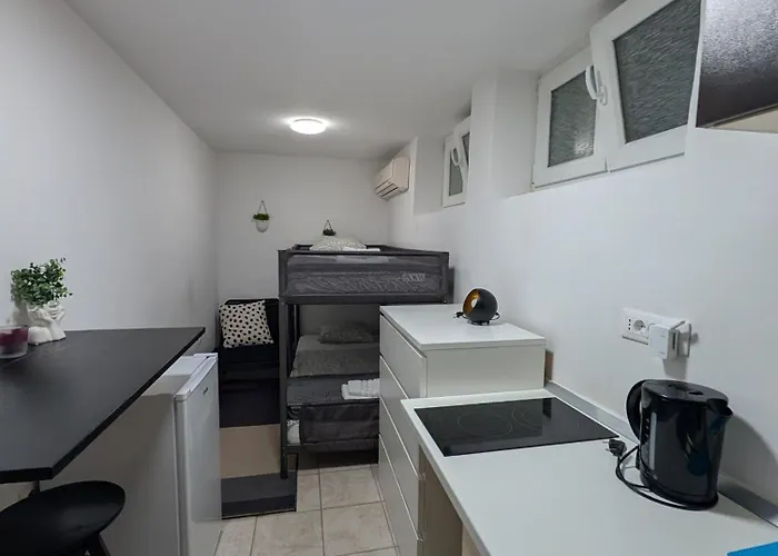 Tiny Condo Next To Park Maksimir Zagreb