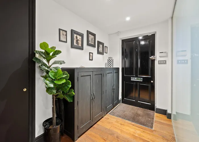 Mayfair 3Bedr 3Batr 1,405Sqft Balcony Ac London