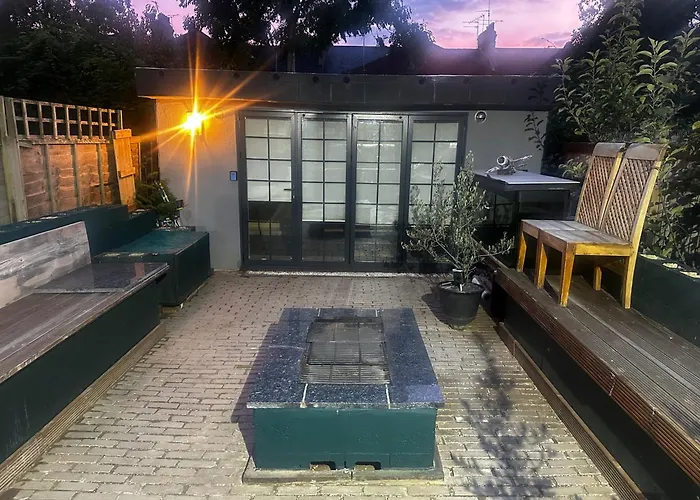 Studio - Sleeps 2 - Parking - Wifi London