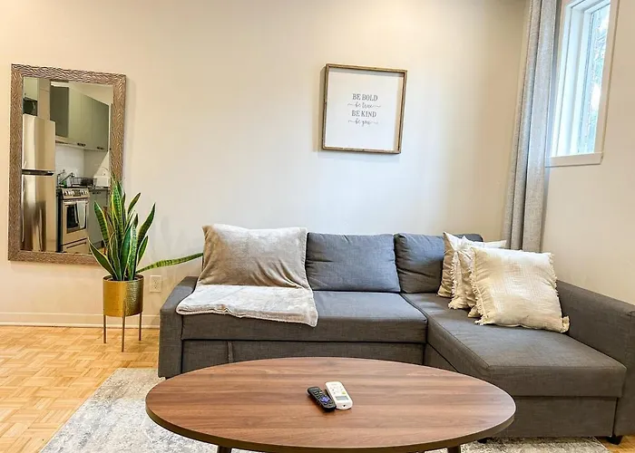 Lovely One-Bedroom In Vibrant Plateau Mont-Royal Montréal