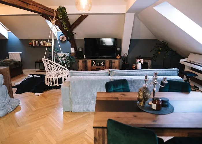 Charming Attic Apartment In The Heart Of Prag