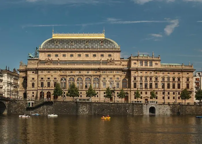 Spacious 8-Person Apartment In The Heart Of Prag
