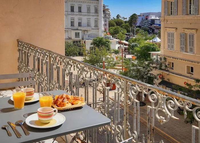 Spacieux 2 Chambres Balcon, Felix Faure-Coeur De Cannes A2B023