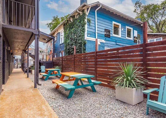 Dolly Apt On Music Row Sleeps 12 Nashville