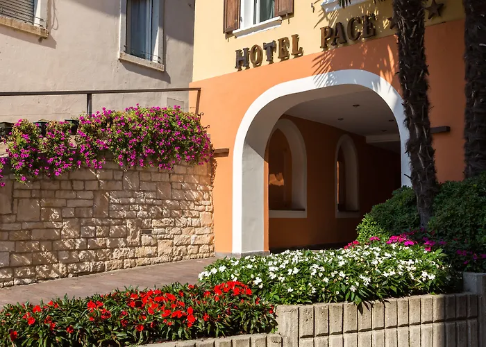 Pace 1954 Hotel Arco