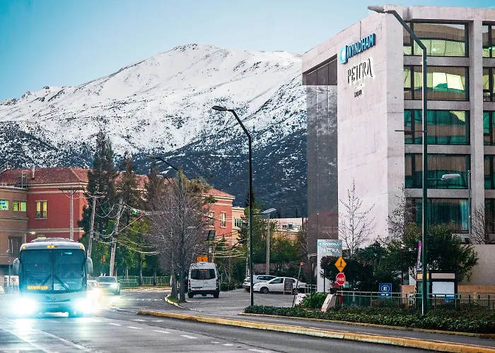 Hotel Wyndham Santiago Pettra