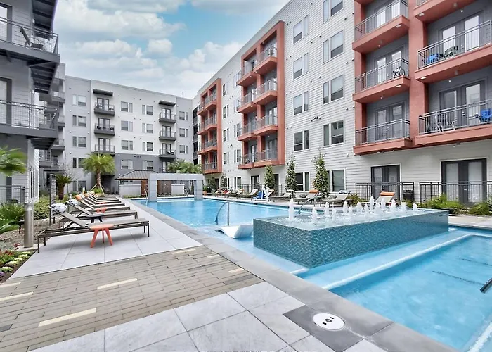 One Bedroom Downtown Luxury Apartment - Fast Wi-Fi - Free Parking San Antonio