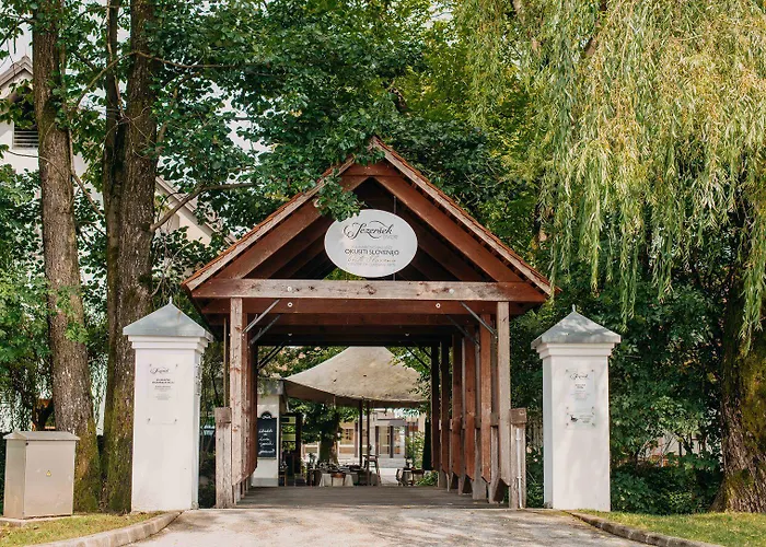 Hotel Dvor Jezersek Brnik Cerklje na Gorenjskem