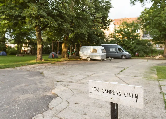 Downtown Forest Hostel & Camping Wilna