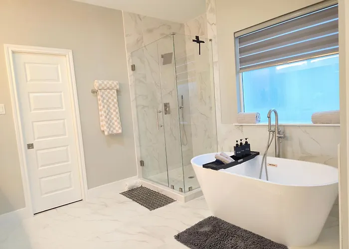 The Pershing Pad Is At A Central Location 3Br Sleeps 10 Houston