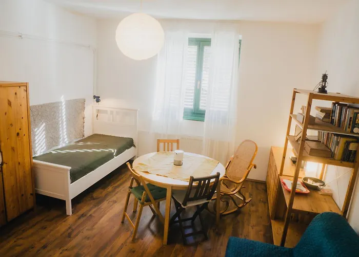 Villa Bolgarkert Family House Budapest
